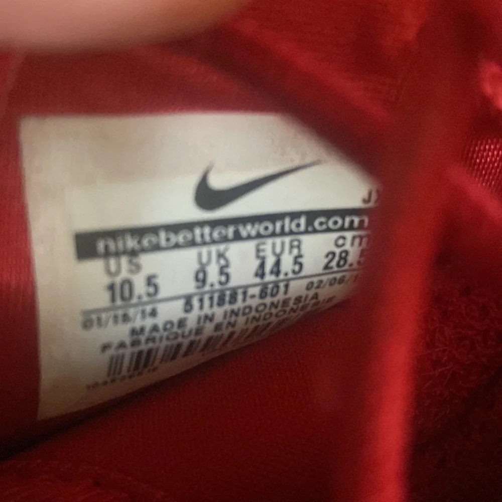 NIKE Men’s Roche Red w/ Gray Swoosh 10.5 GUC $100